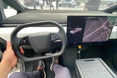 Tesla-Cybertruck-interior-2