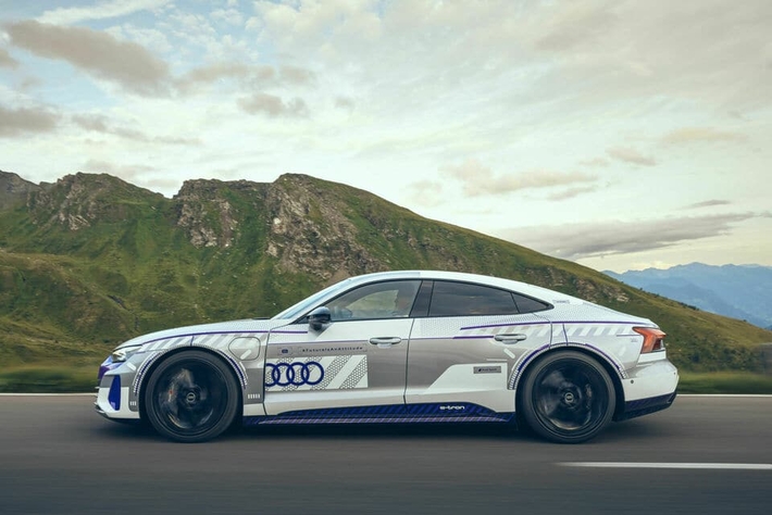 Audi_RS_e-tron_GT_ice_race_edition__serie_exclusive_dAudi_Sport_GmbH